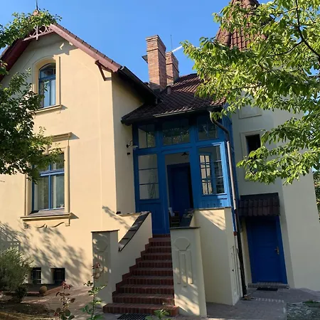 شقة Art Nouveau With Garden Close To Center